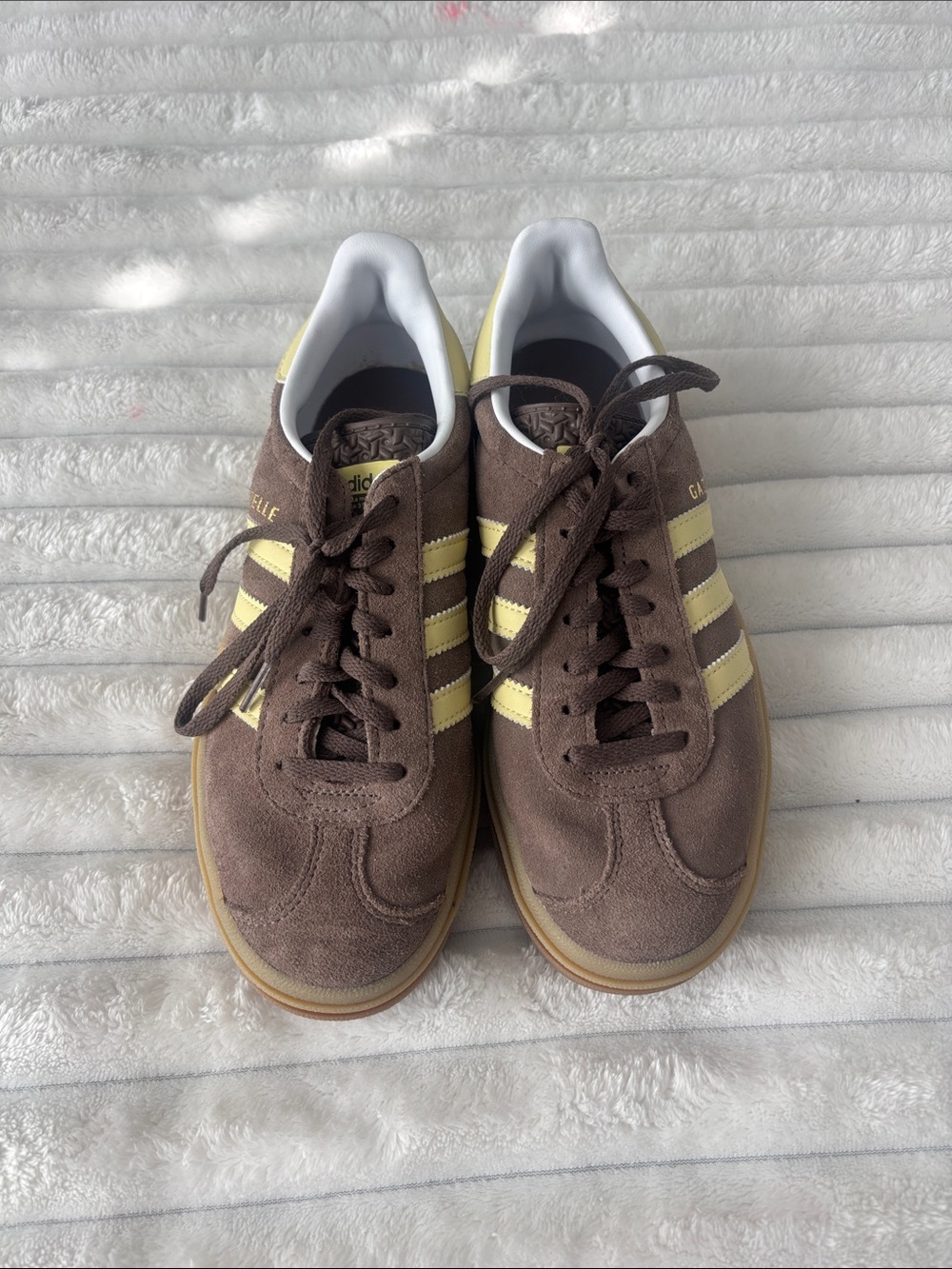 adidas Brown Suede Sneakers with Yellow Stripes gazelle size 7